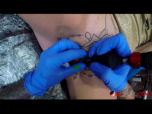 ❤️ Musikana ane nyora zvakanyanya Sully Savage akawana tattoo pa clitoris yake Mberi pa %sn.pornoreino-com.ru %